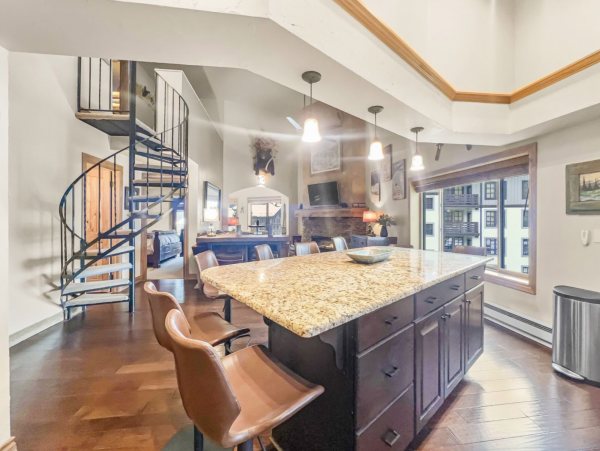 Copper MTN Center Village Pet Friendly condo Walk to Lift